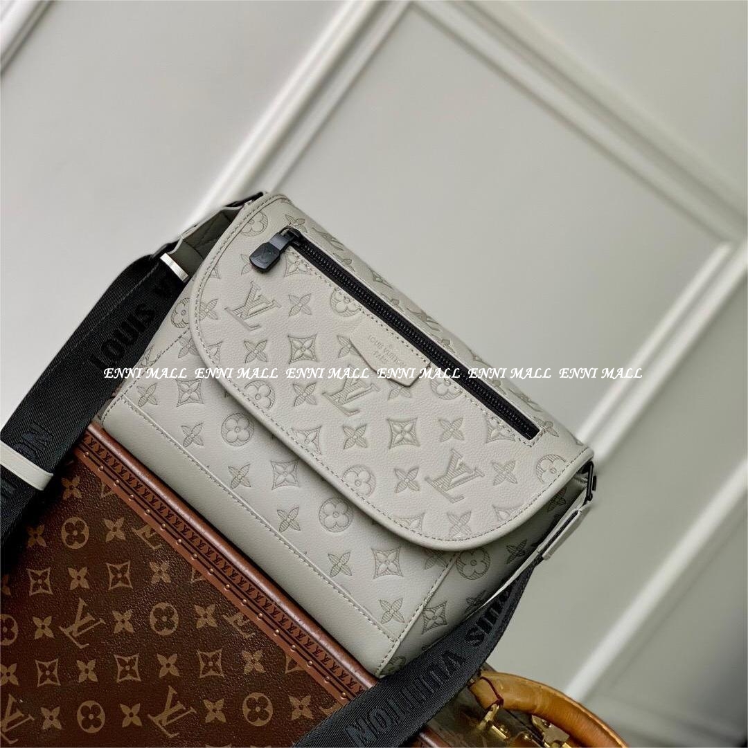 루이비통 펄스 웨어러블 월릿