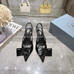 프라다 슬링백 (7.5cm)