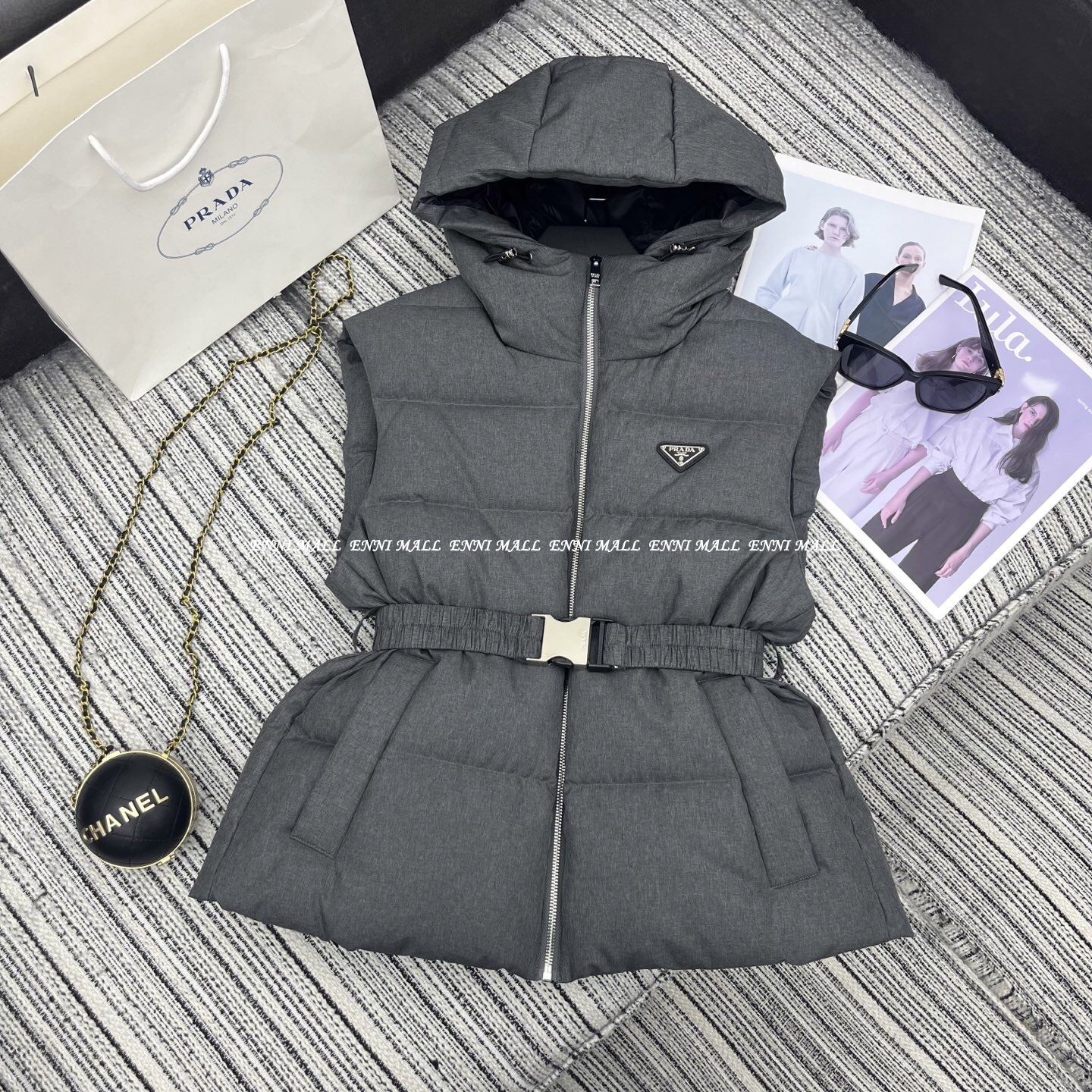 프라다 패딩조끼(여)