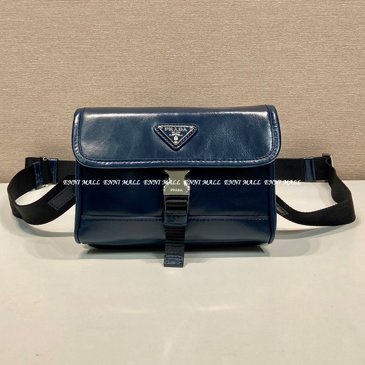 프라다 메신저백