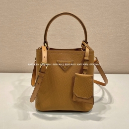 프라다 두블레 버킷백 (17cm)