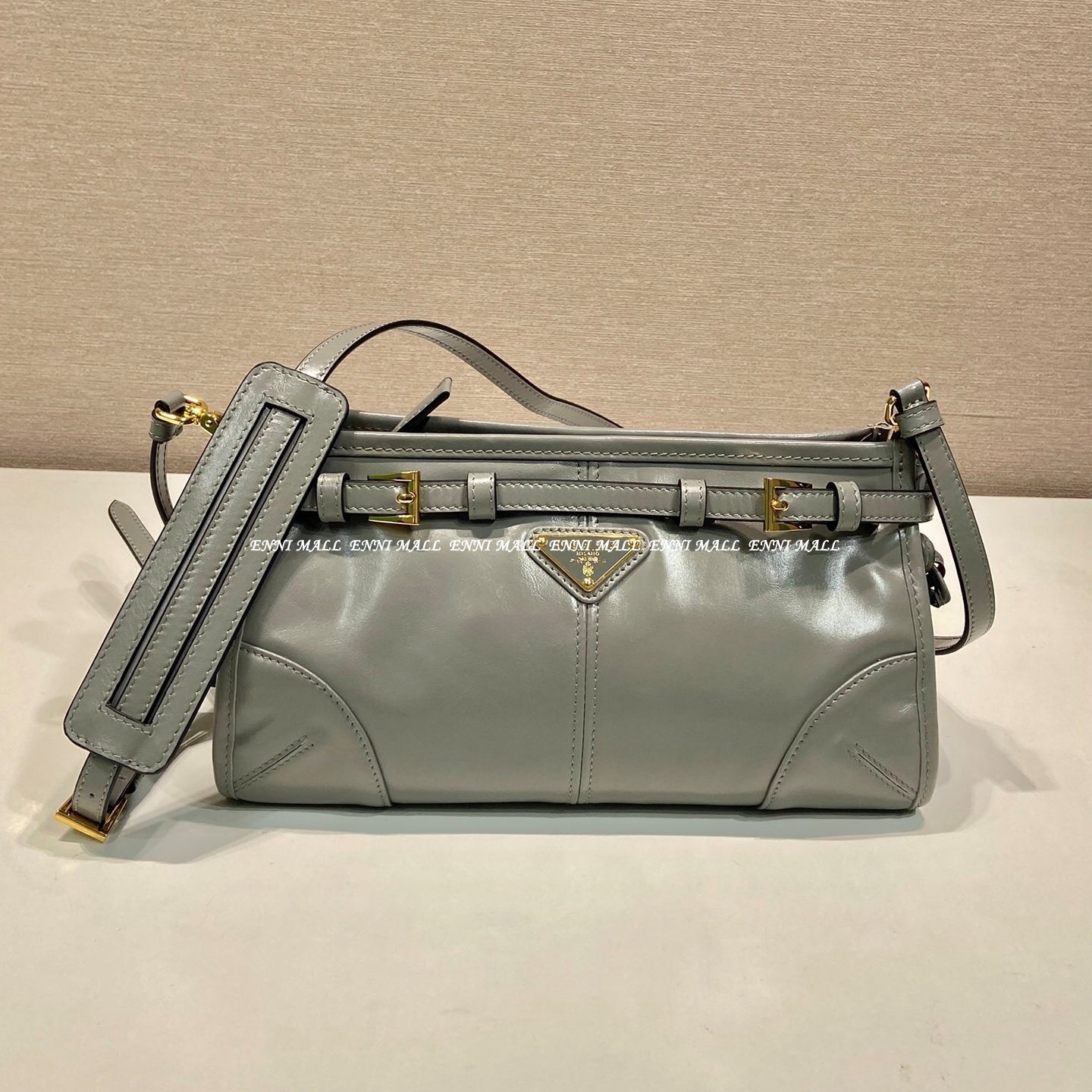 프라다 가죽 숄더백 (26cm)