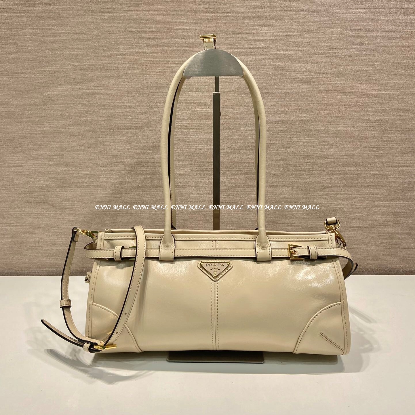 프라다 가죽 숄더백 (32cm)