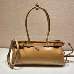 프라다 가죽 숄더백 (32cm)