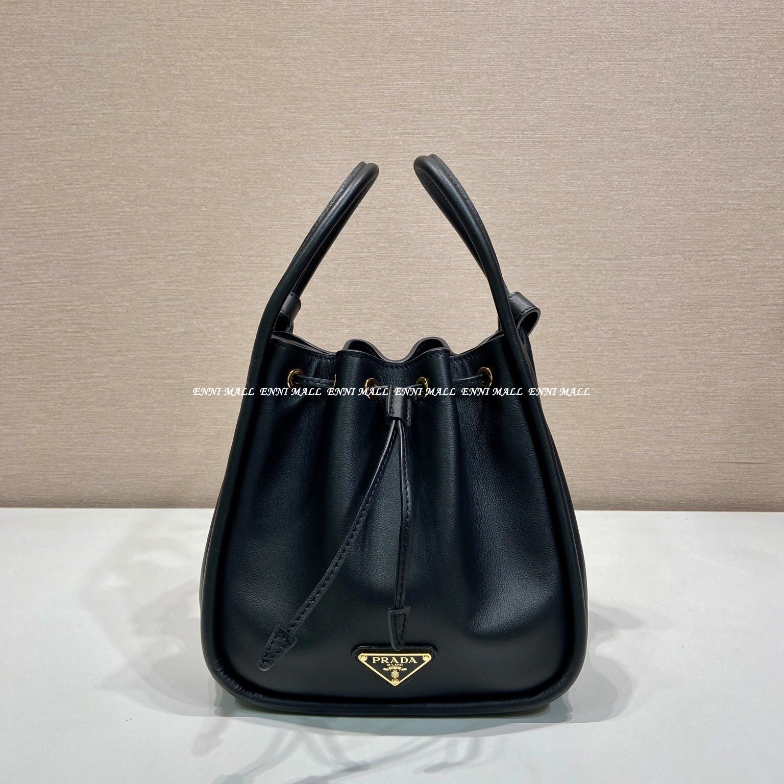 프라다 버킷백 (22cm)