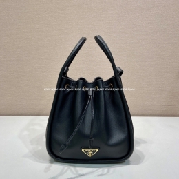 프라다 버킷백 (22cm)