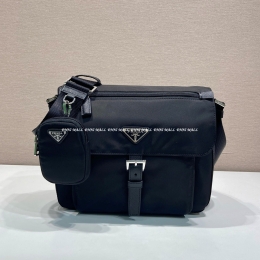 프라다 메신저백 (25cm)