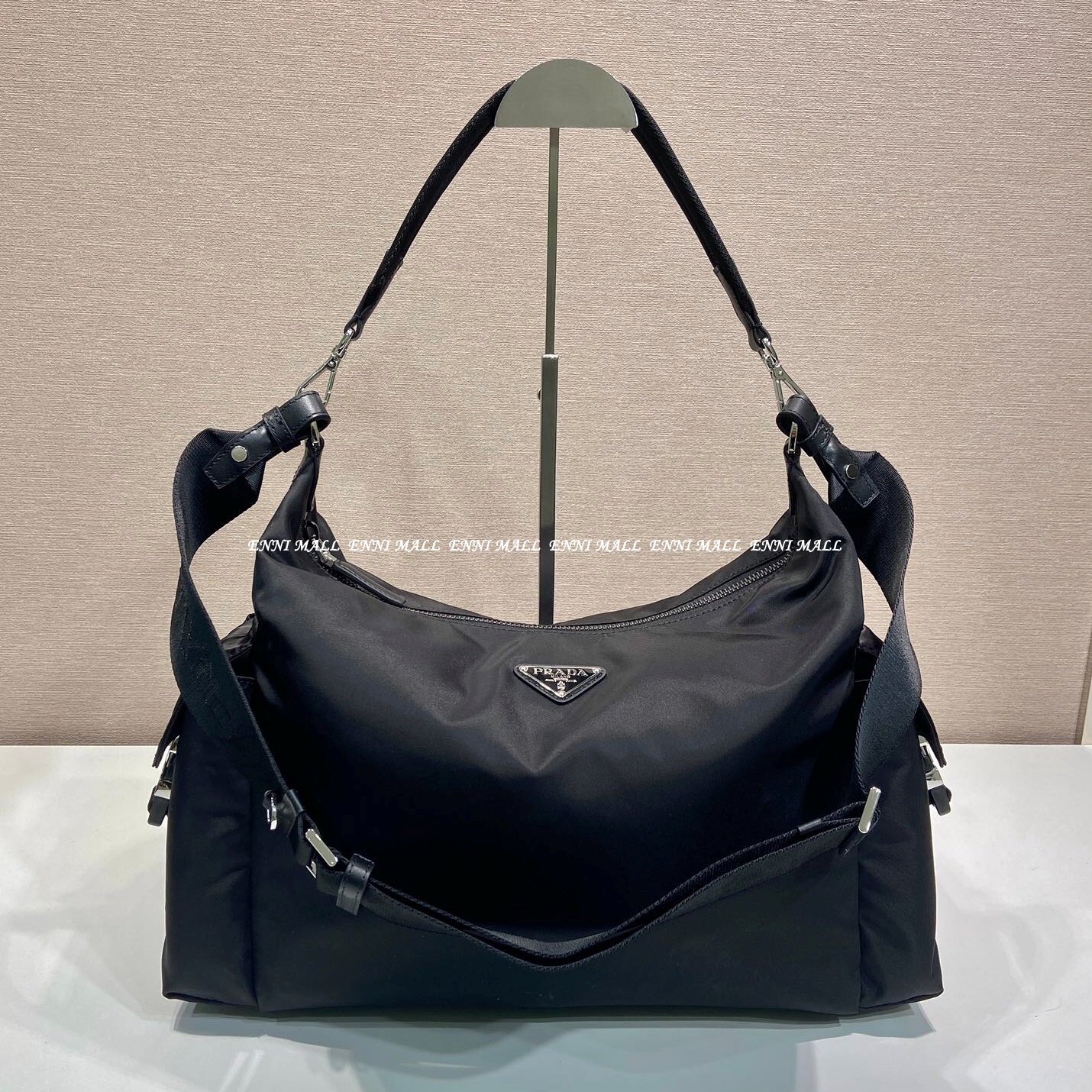 프라다 호보백 43cm (남)