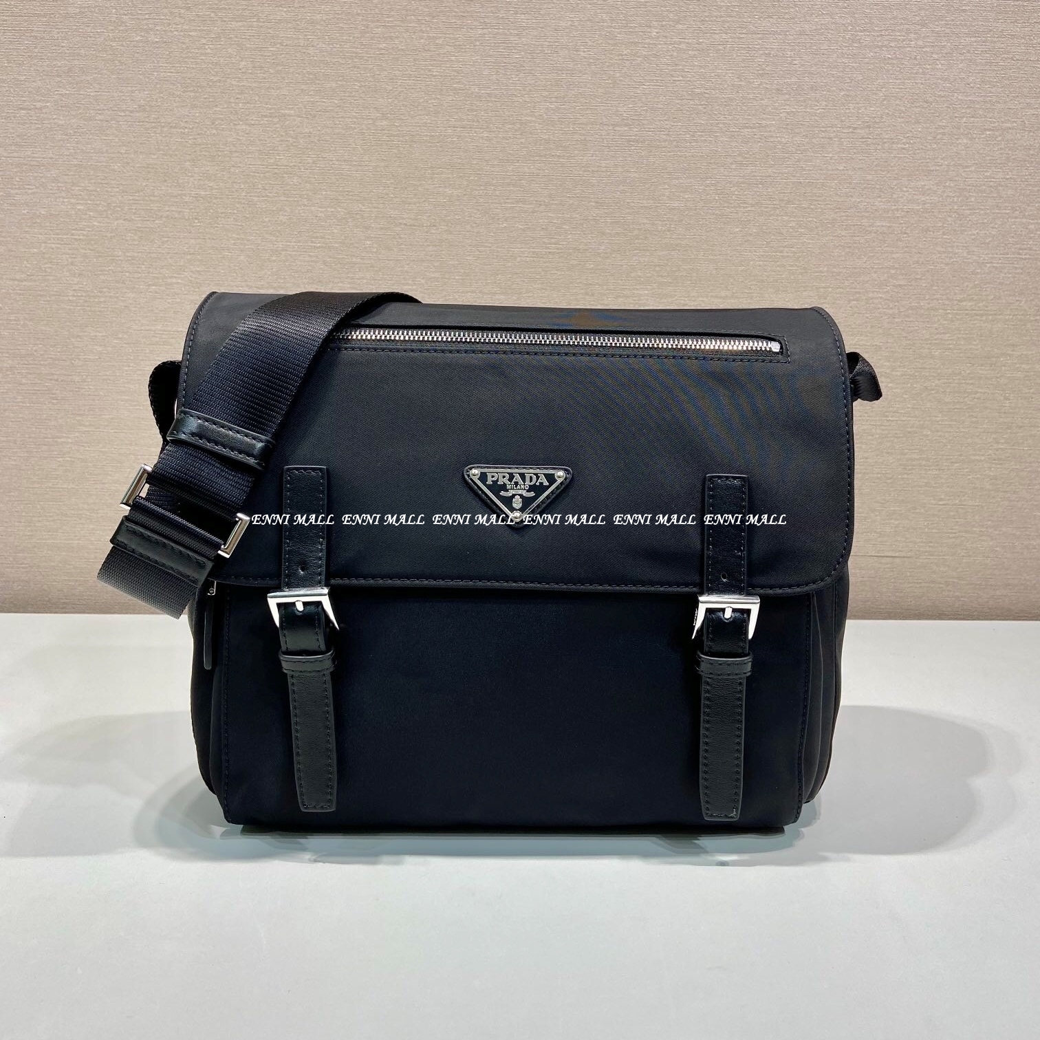 프라다 메신저백 (30cm)