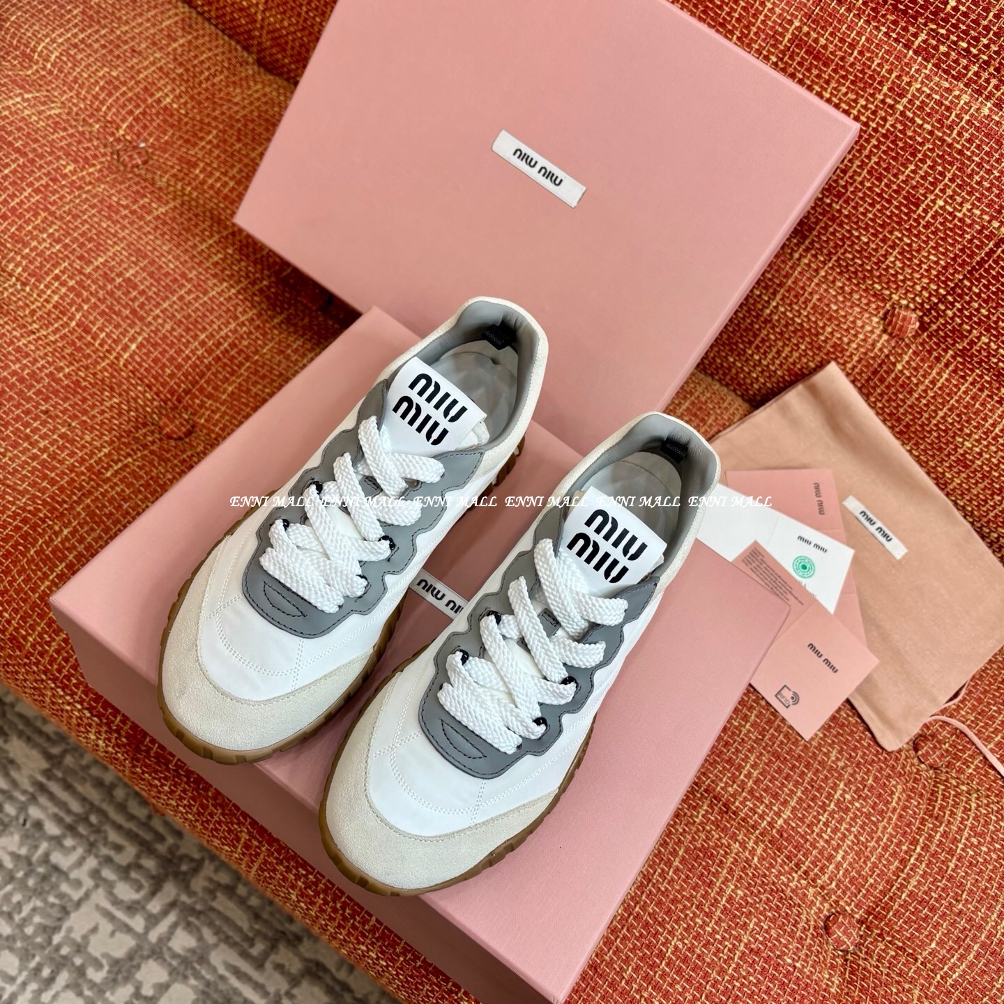 미우미우 스니커즈