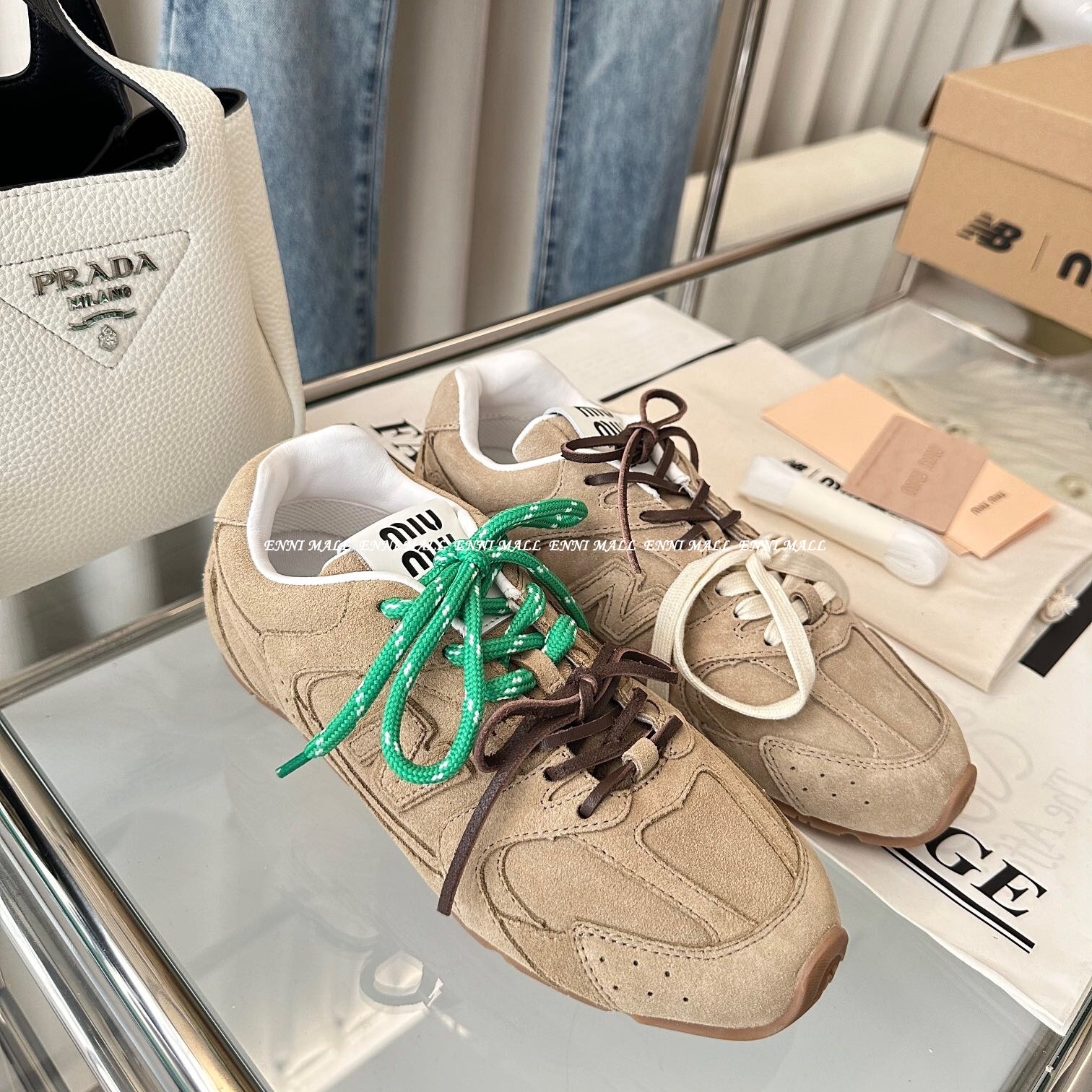 미우미우 스니커즈