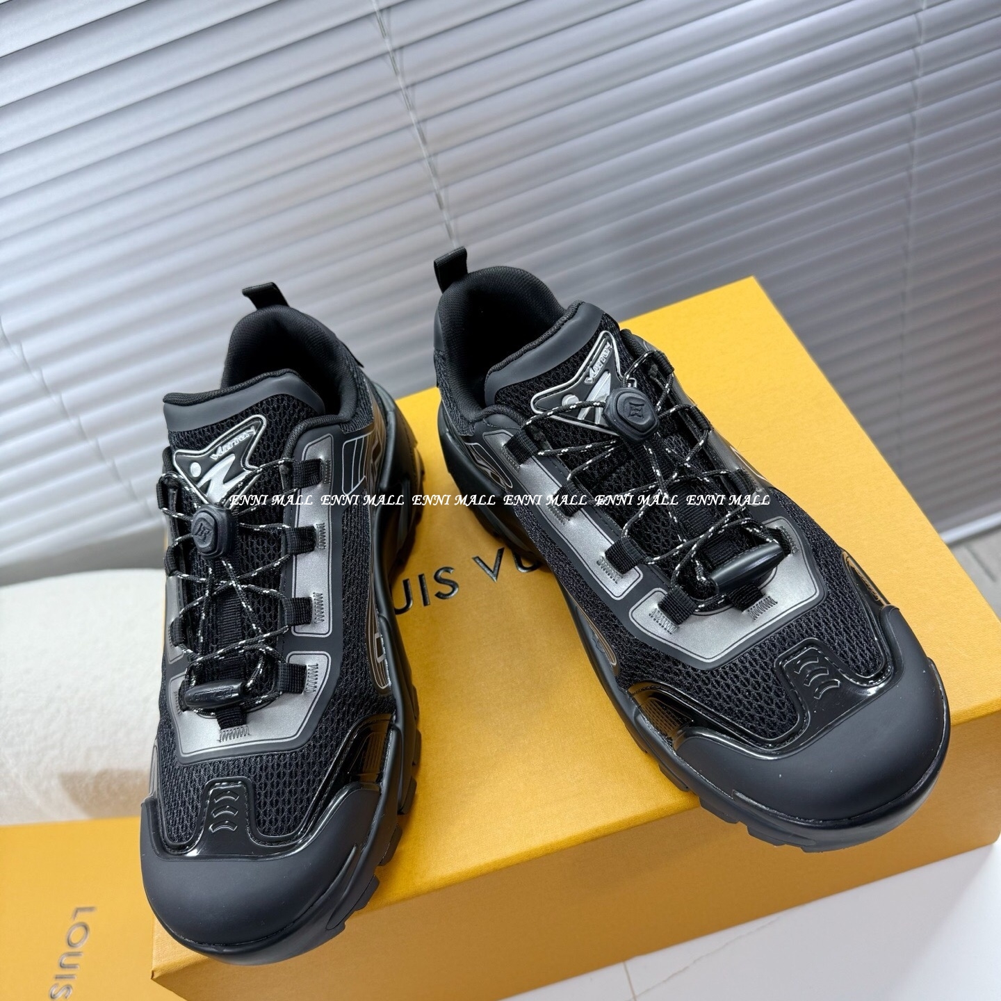 루이비통 스니커즈