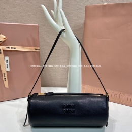 미우미우 호보백 (22cm)