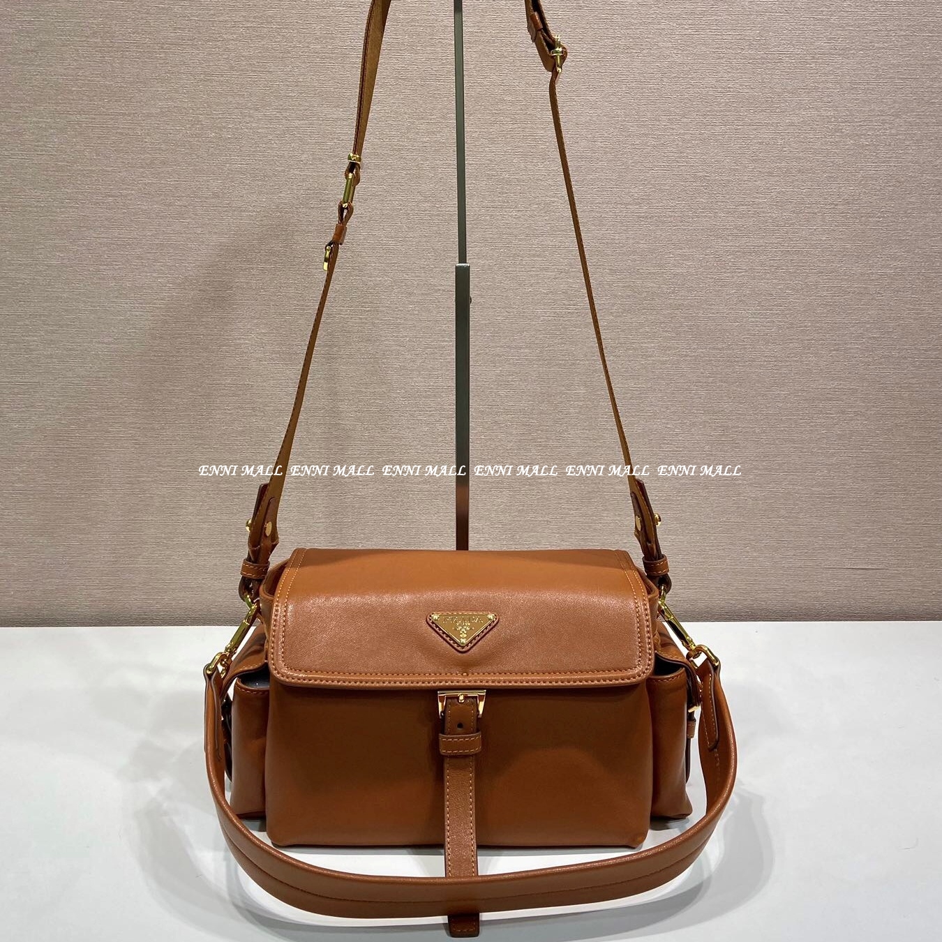 프라다 메신저백 (30cm)