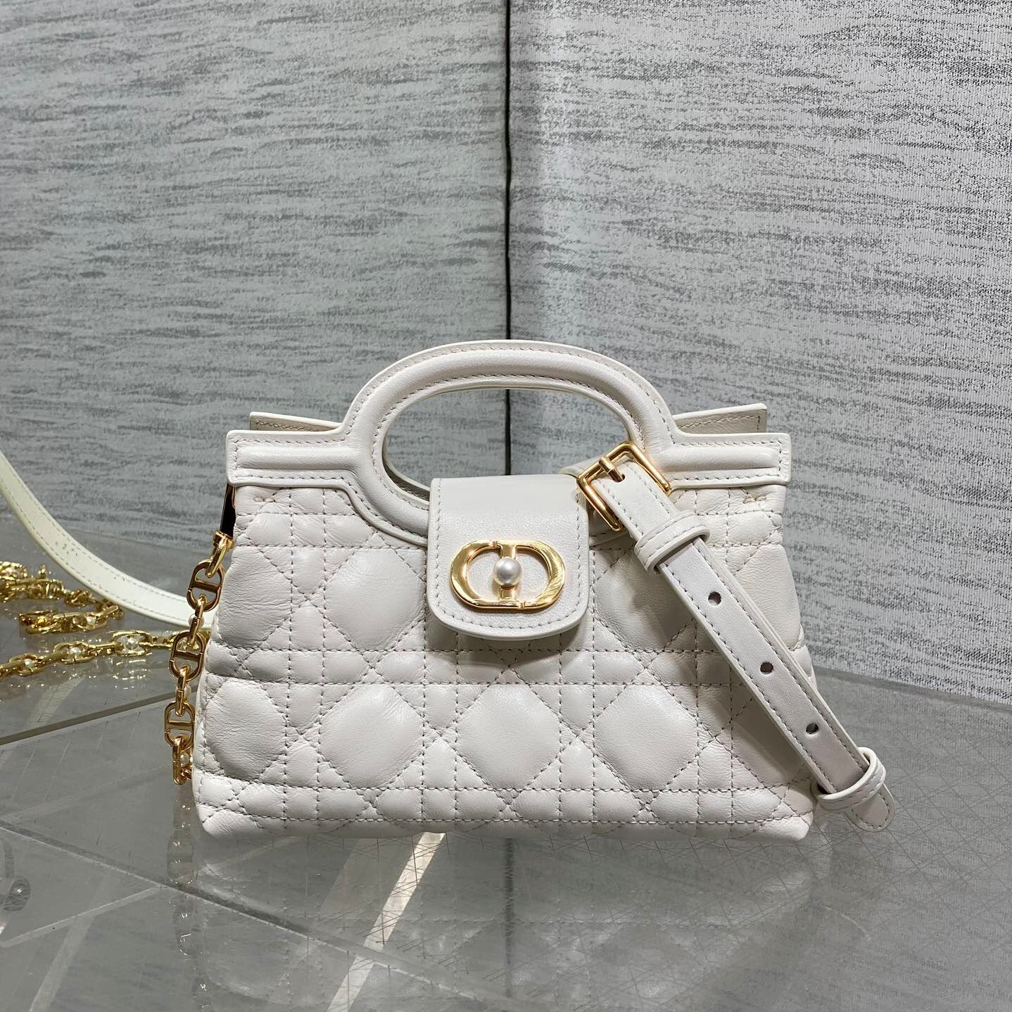 디올 졸리 탑 핸드백 (18.5cm)