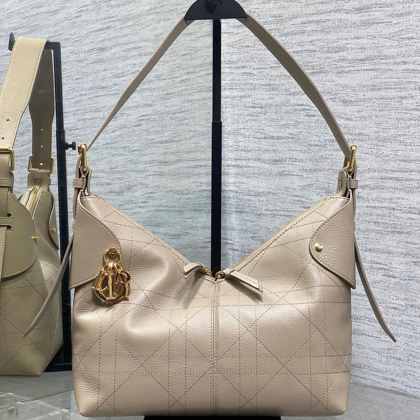 디올 보야주백 (28cm)